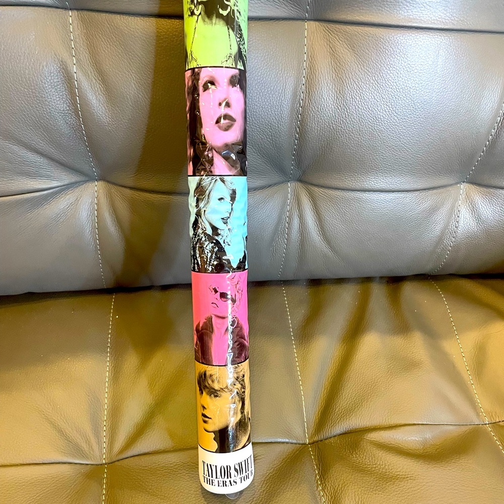 TAYLOR SWIFT BATON (lights up/ never been used-tab still in)